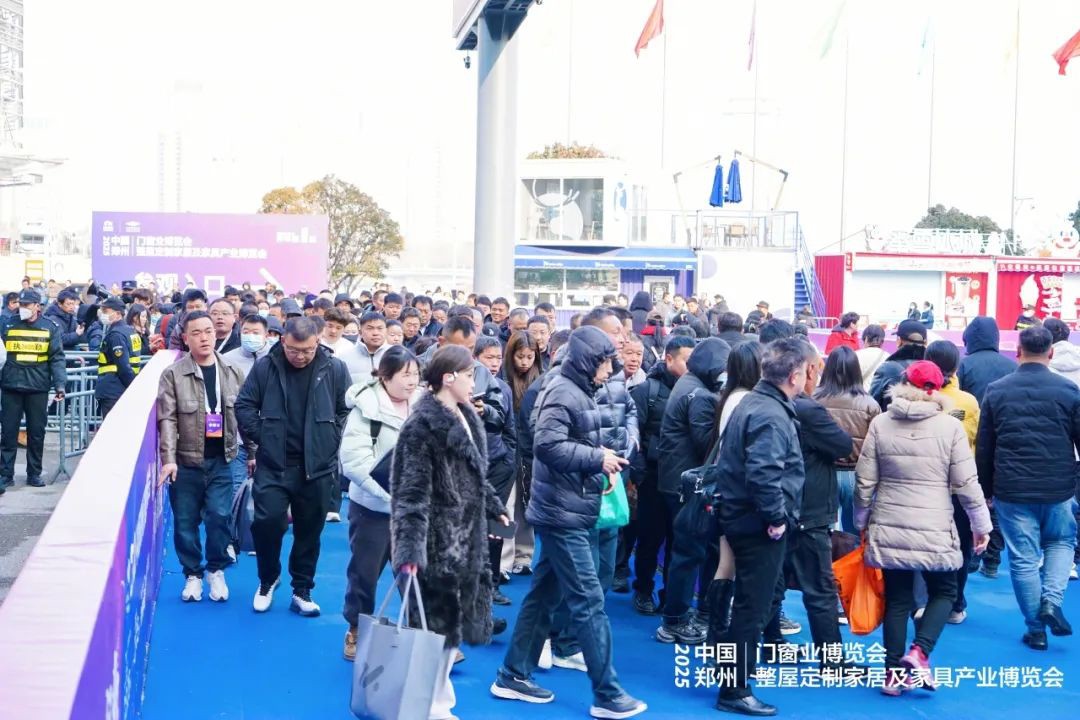 人潮汹涌，盛况非凡！展会第二天热度飙升新高