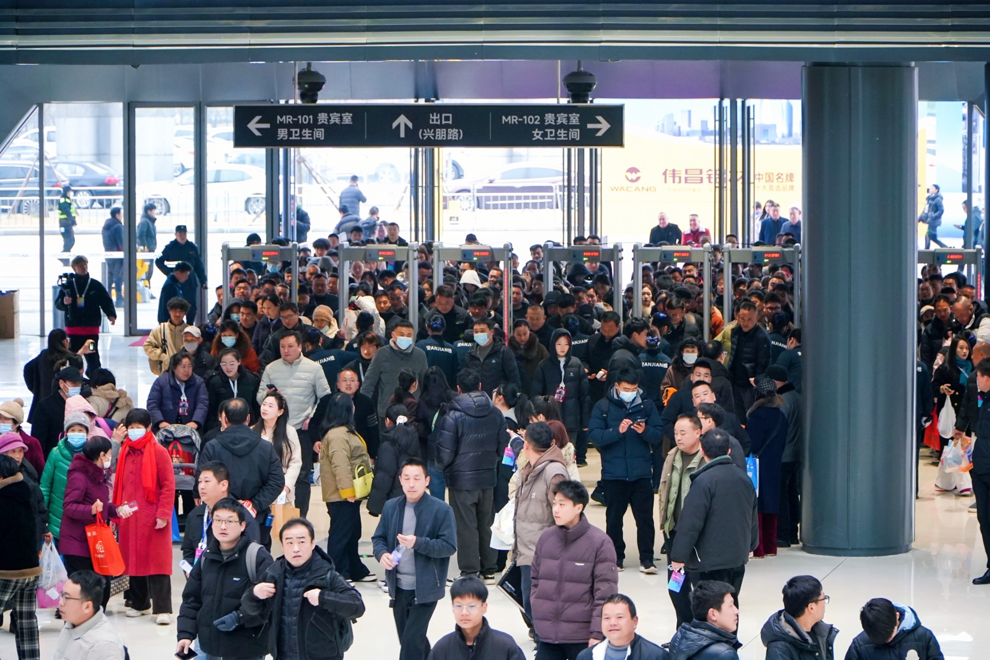 人气持续飙升！2026郑州门窗定制家居展第二天再掀行业热潮！